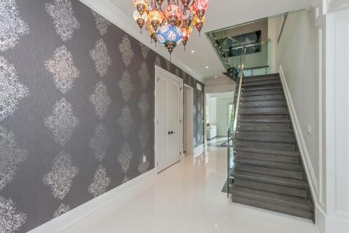 Luxurious 5 Bedroom Home