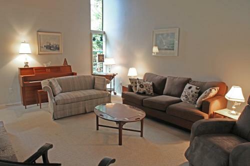 Four-bedroom Home In Broadmead 22