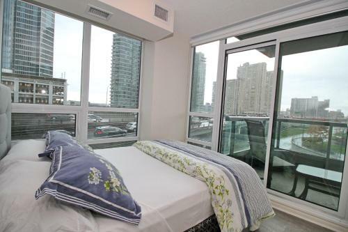Luxury 3 Br Dt Apartment Toronto, On, Canada