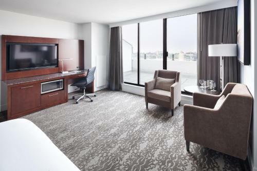 Doubletree By Hilton Hotel & Suites Victoria