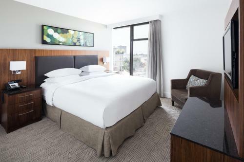 Doubletree By Hilton Hotel & Suites Victoria