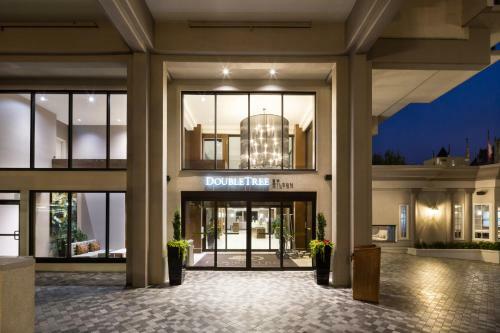 Doubletree By Hilton Hotel & Suites Victoria