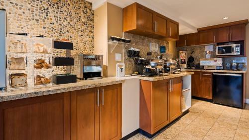 Best Western Plus Inner Harbour Hotel