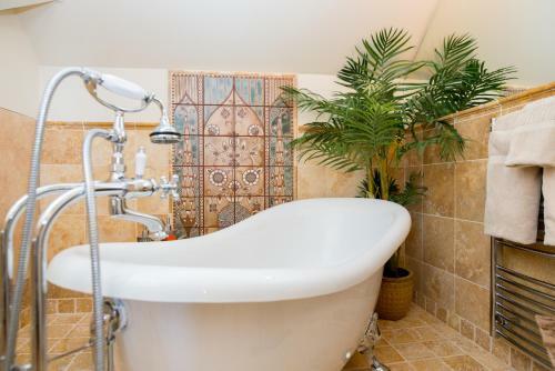 Villa Marco Polo Bed And Breakfast Inn