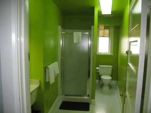 James Bay Inn Hotel, Suites & Cottage