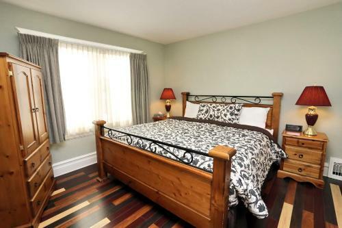 James Bay Inn Hotel, Suites & Cottage
