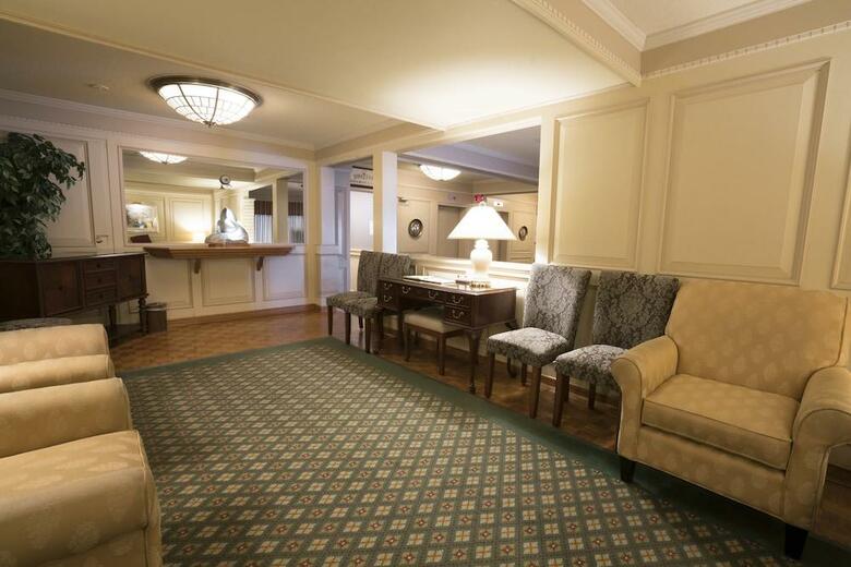 Royal Scot Hotel & Suites