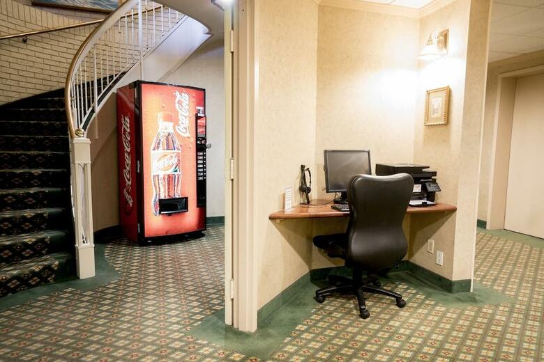 Royal Scot Hotel & Suites