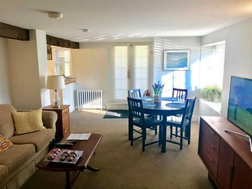 Bed & Breakfast Oak Bay Guest House