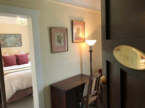 Bed & Breakfast Oak Bay Guest House
