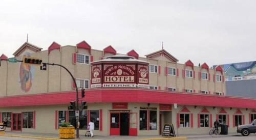 Town And Mountain Hotel