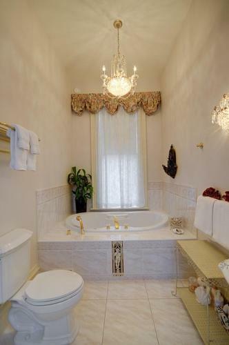 Bed & Breakfast Amethyst Inn