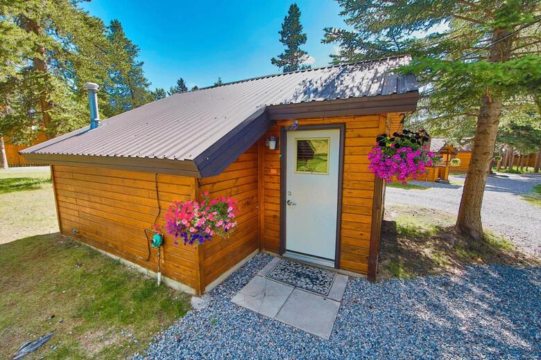 Lodge Castle Mountain Chalets