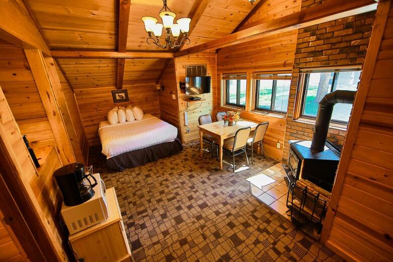 Lodge Castle Mountain Chalets