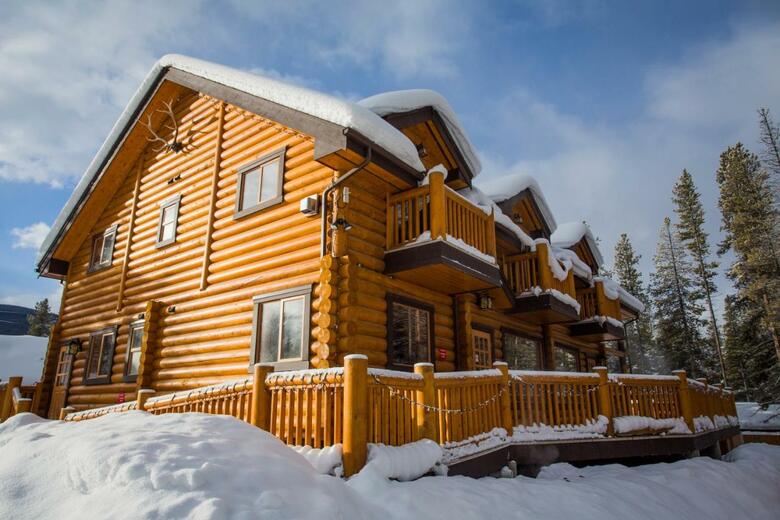 Lodge Castle Mountain Chalets