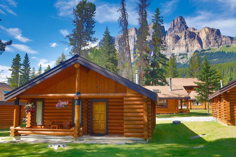 Lodge Castle Mountain Chalets
