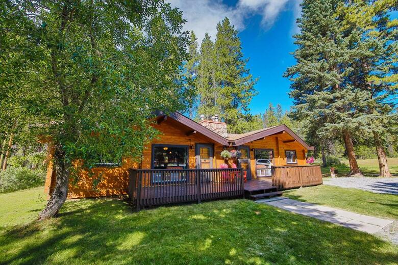 Lodge Castle Mountain Chalets