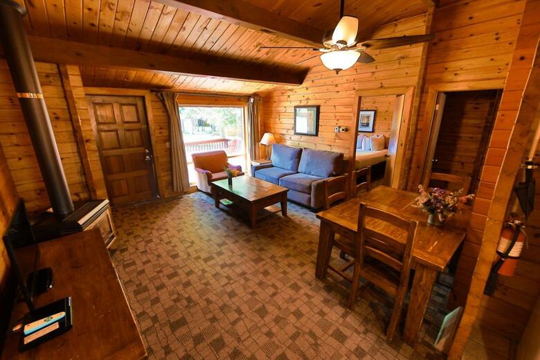 Lodge Castle Mountain Chalets