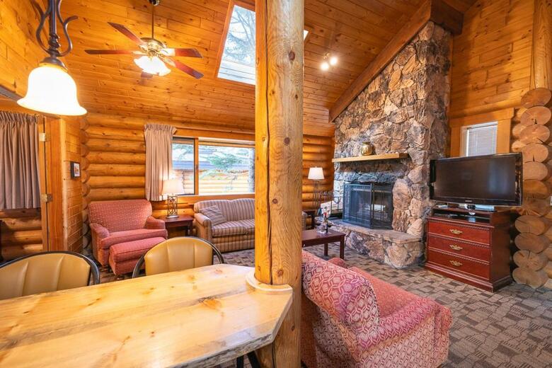 Lodge Castle Mountain Chalets