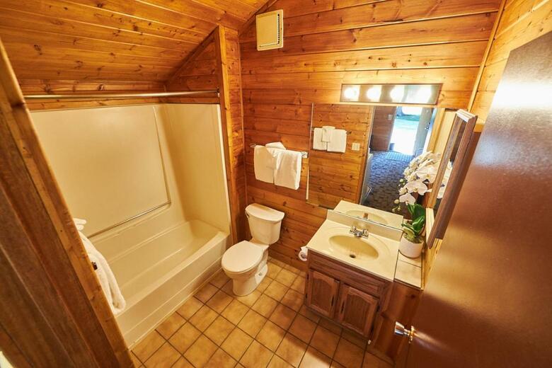 Lodge Castle Mountain Chalets
