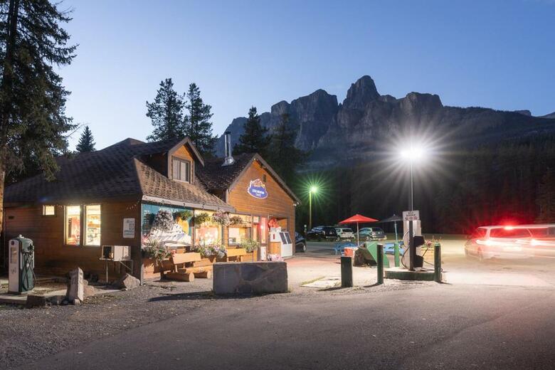 Lodge Castle Mountain Chalets