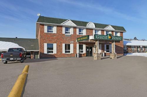 Posada Guest House Inn & Suites