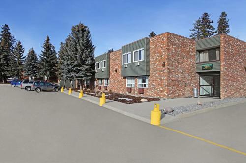 Posada Guest House Inn & Suites