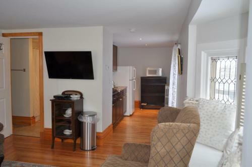 Holman's Heritage Suites