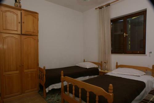 Apartments With A Parking Space Mirca, Brac - 2841