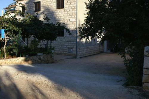 Apartments With A Parking Space Mirca, Brac - 2841