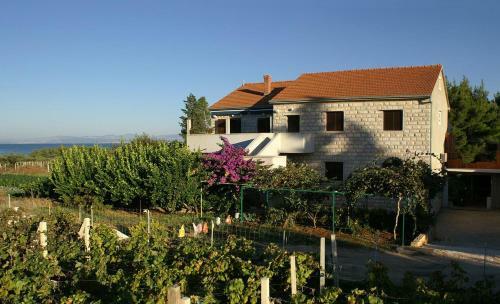 Apartments With A Parking Space Mirca, Brac - 2841