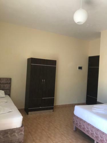 Hostal Apartments Roku