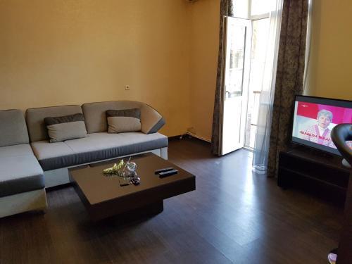 Apartment On Hanrapetutyan 71
