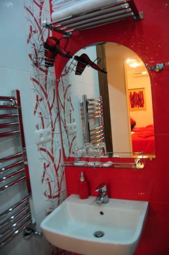 Hostal Azoyan Guest House