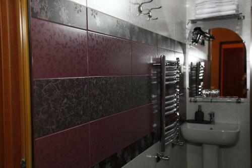 Hostal Azoyan Guest House