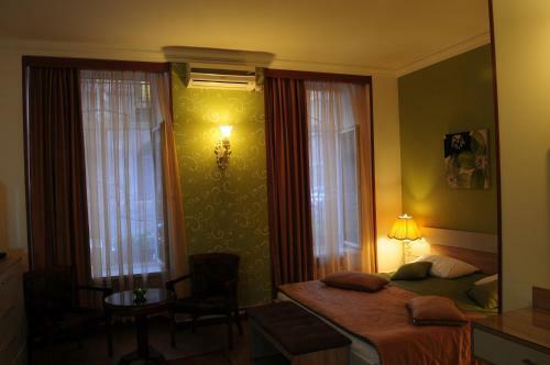 Hostal Azoyan Guest House