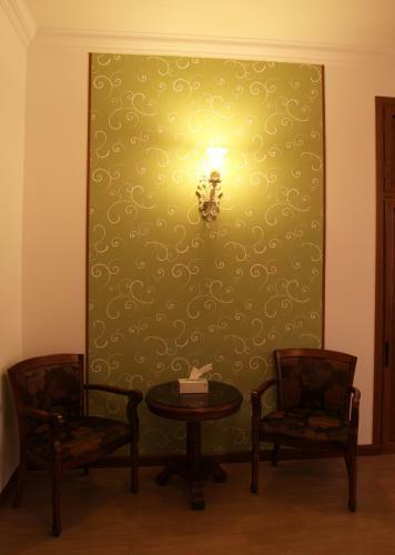 Hostal Azoyan Guest House