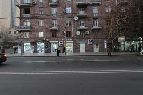 Saryan Street Studio Apartment