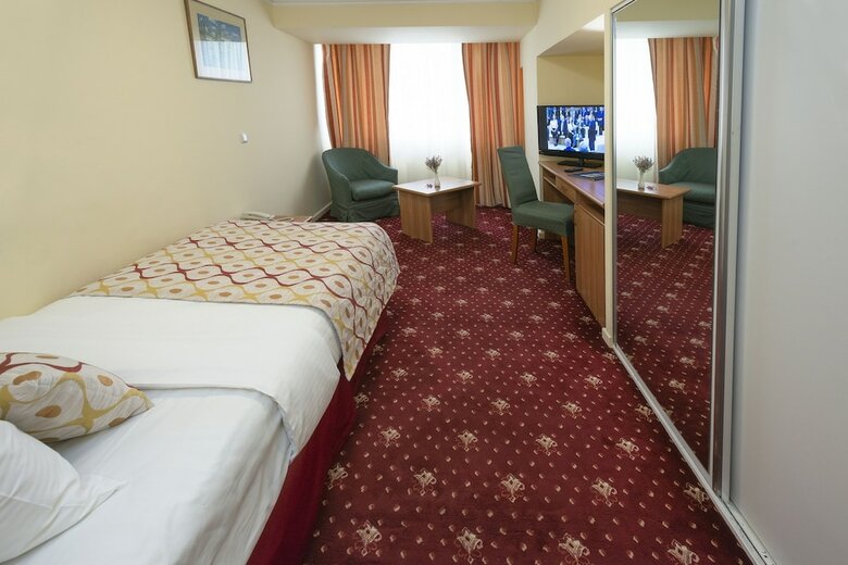Ani Plaza Hotel