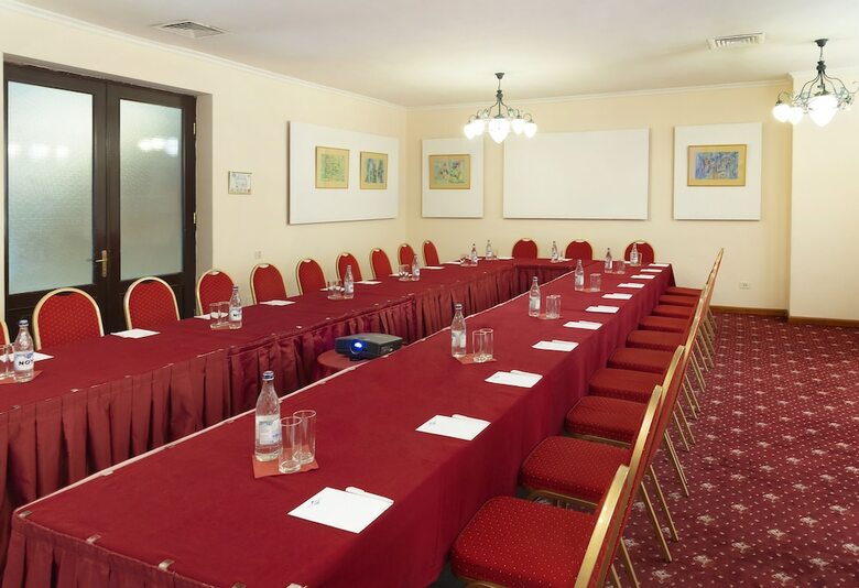 Ani Plaza Hotel
