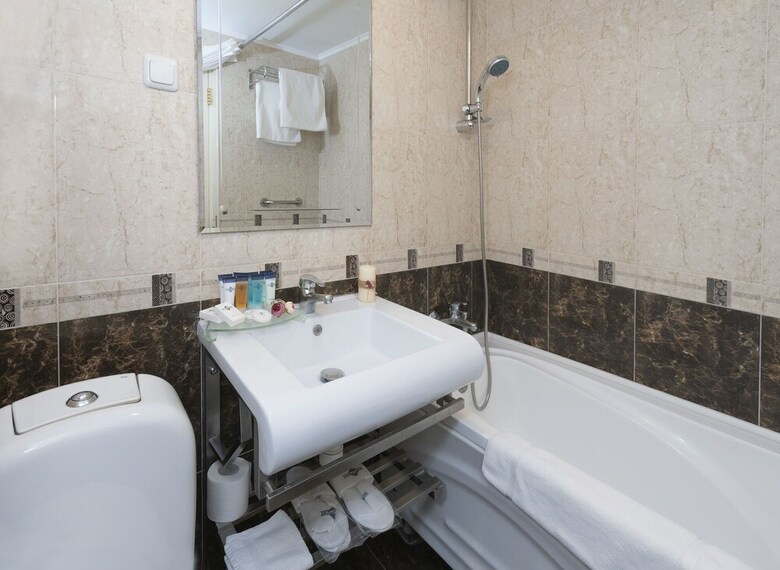 Ani Plaza Hotel