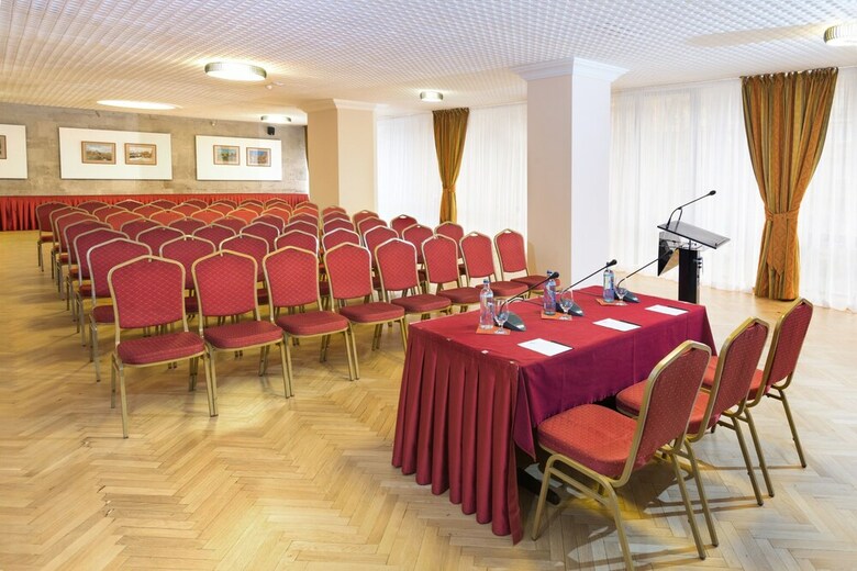Ani Plaza Hotel