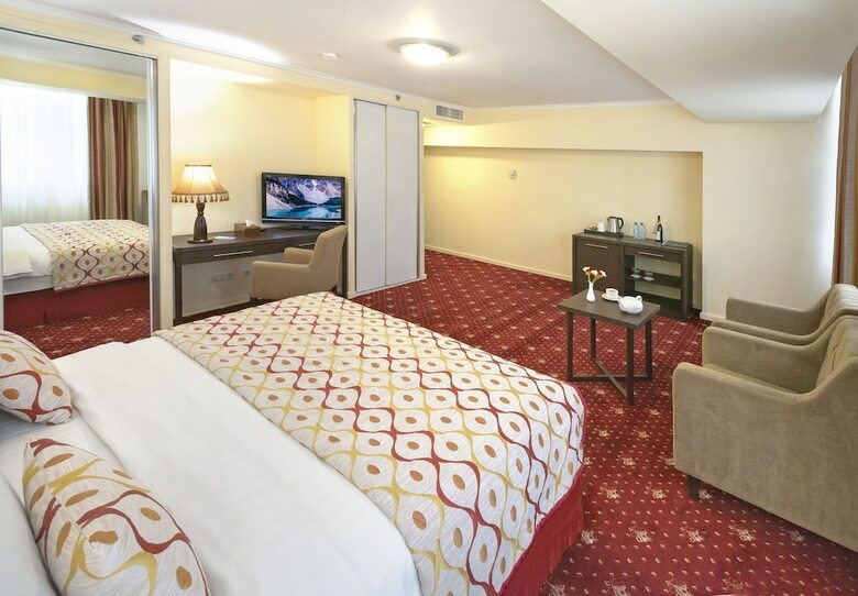 Ani Plaza Hotel
