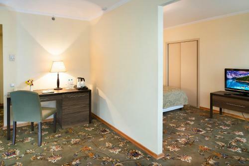 Ani Plaza Hotel