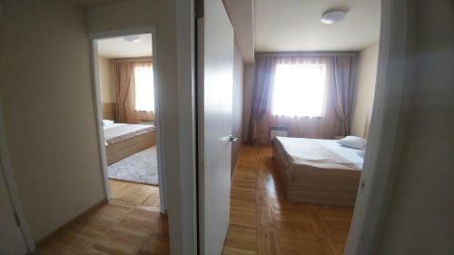 Aparthotel Cross Apartments And Tours