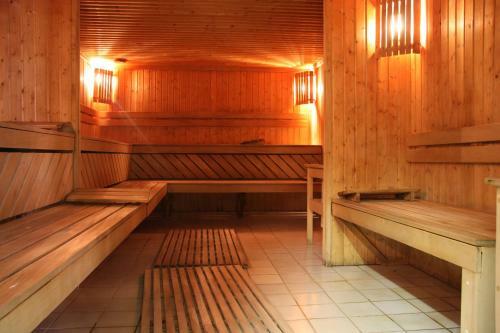 Aparthotel Cross Apartments And Tours