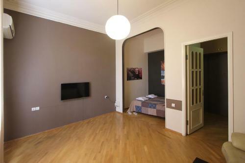 Swan Lake Apartment