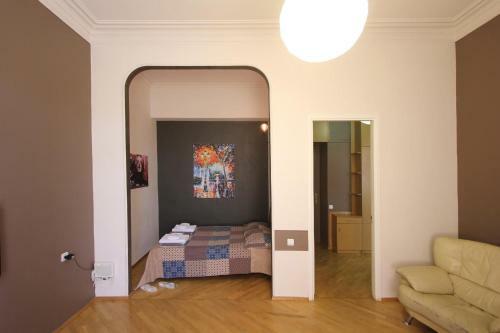 Swan Lake Apartment