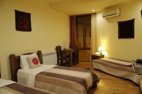 Silk Road Hotel