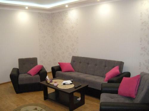Apartments On Metro Druzhba